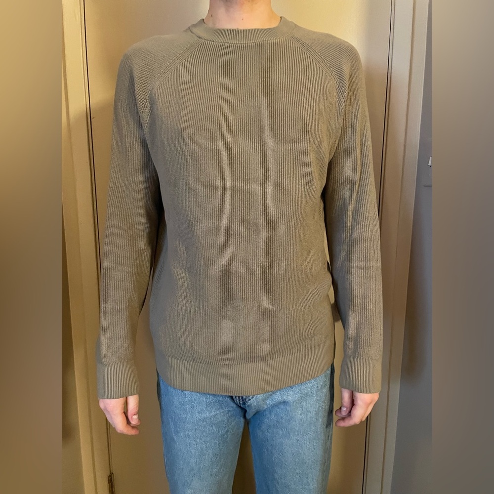 Zara Men’s Tan Crewneck Sweater for Effortless Style